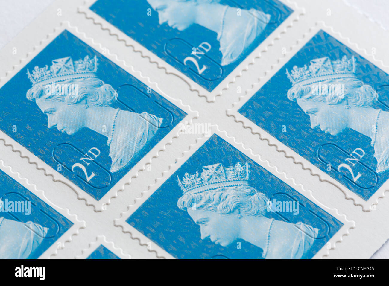 Royal Mail timbres de deuxième classe. En Angleterre, Royaume-Uni, Grande Bretagne. Banque D'Images