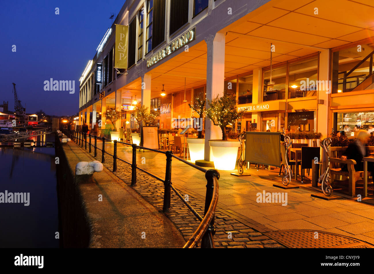 Bars et Restaurants, port flottant, Bristol, Royaume-Uni Banque D'Images