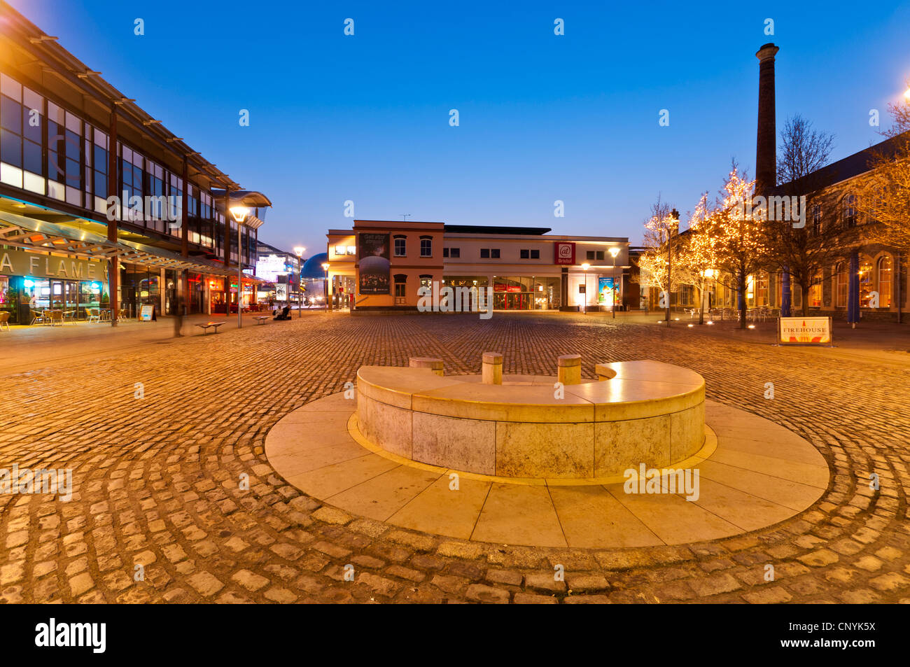La place d'ancrage avec des bars et restaurants à Bristol, Royaume Uni Banque D'Images