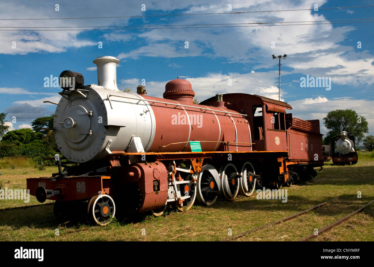 Locomotive à vapeur historique dans le pré d'un musée en plein air, la Zambie Banque D'Images