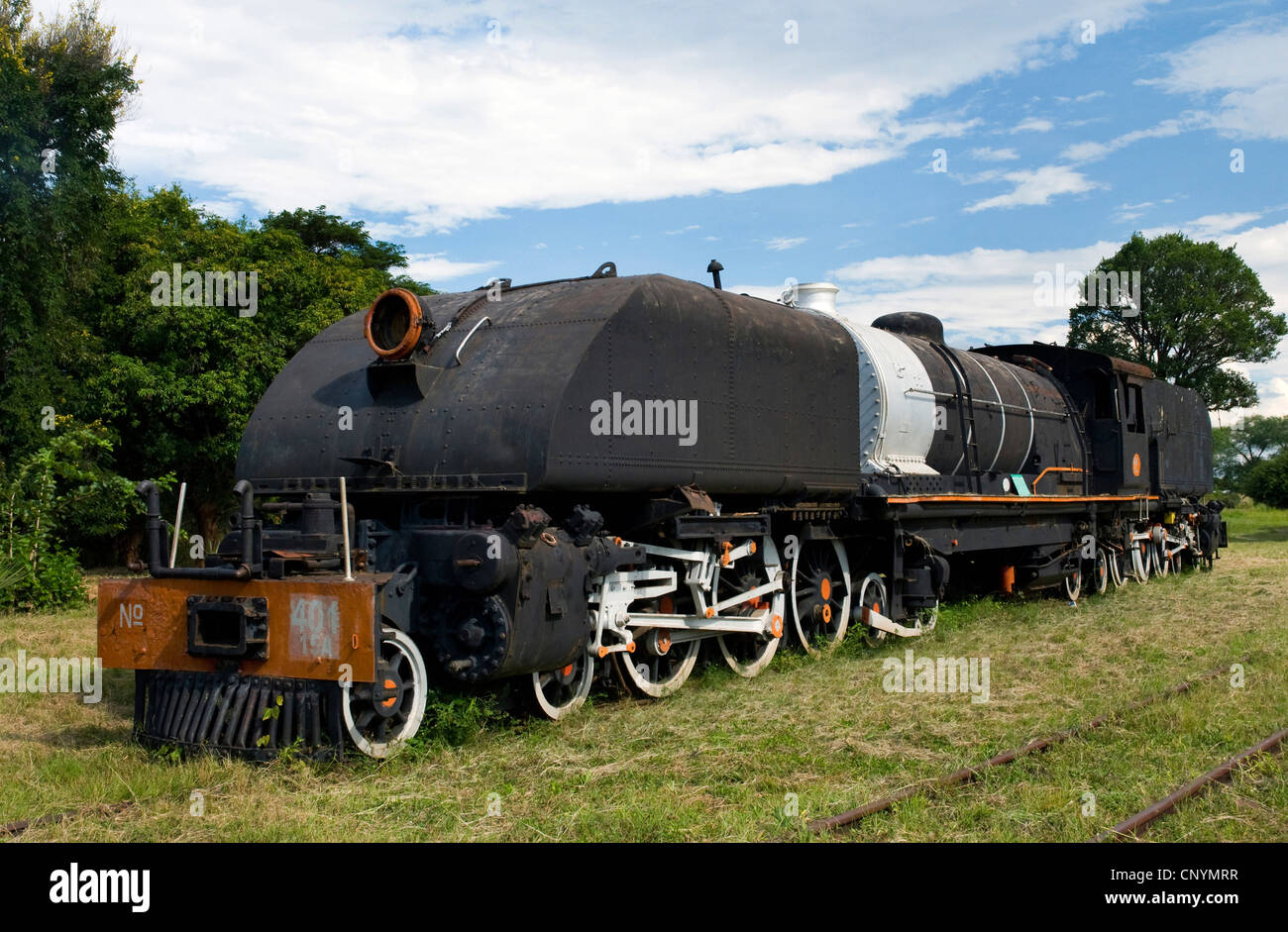 Locomotive à vapeur historique dans le pré d'un musée en plein air, la Zambie Banque D'Images