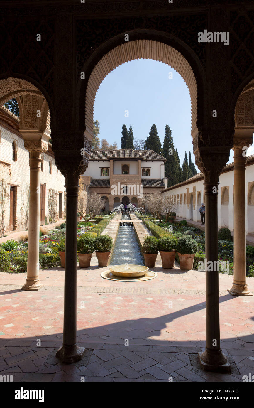 Le Generalife Palace, à l'Alhambra, Grenade, Andalousie, espagne. Le Patio de la Acequia Banque D'Images