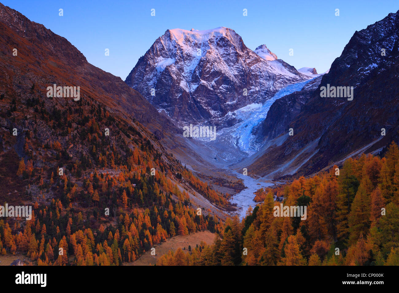 Mont Collon dans la lumière du soir, la vallée d'Arolla, Suisse, Valais Banque D'Images