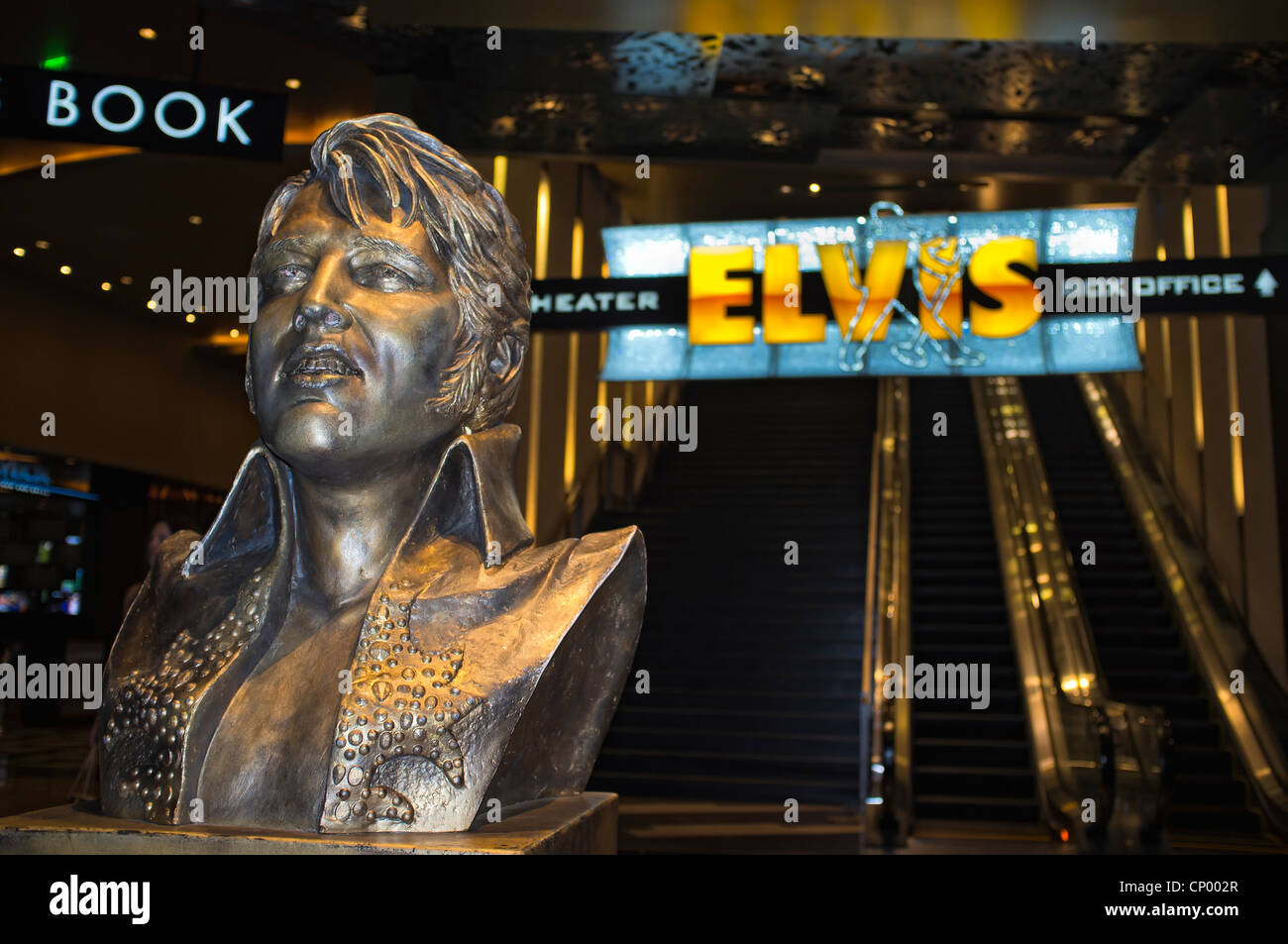 Elvis Presley doré à l'intérieur statue Aria Hotel and Casino Banque D'Images