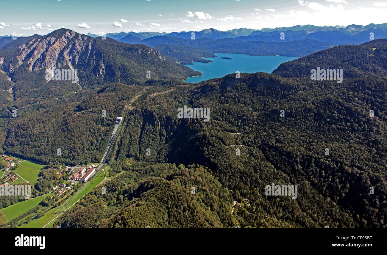 Le lac de Walchensee, centrale hydroélectrique à l'avant-plan, l'Allemagne, la Bavière Banque D'Images