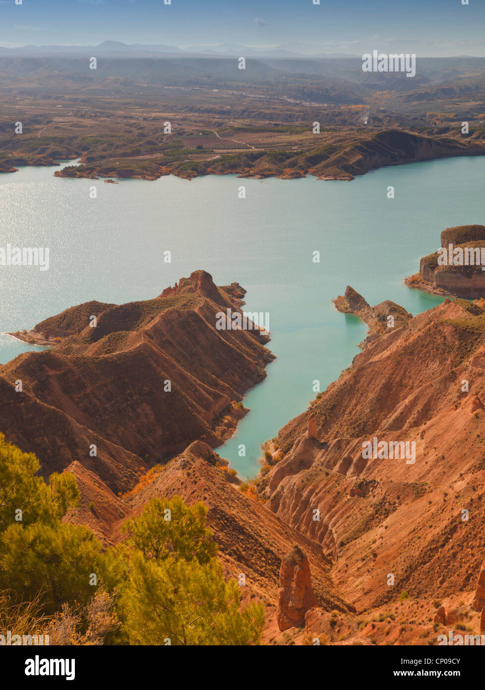 Le réservoir. Le barrage de Negratin, Province de Grenade, Andalousie, Espagne du sud. Banque D'Images