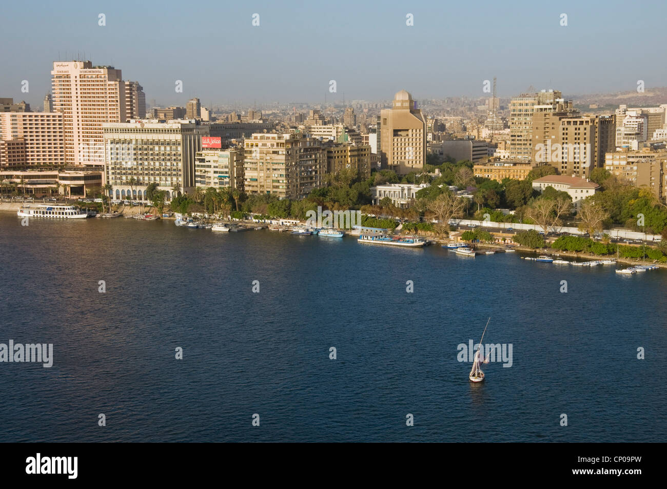Vue sur le centre-ville de Le Caire et le nil de Zamalek - Égypte Banque D'Images
