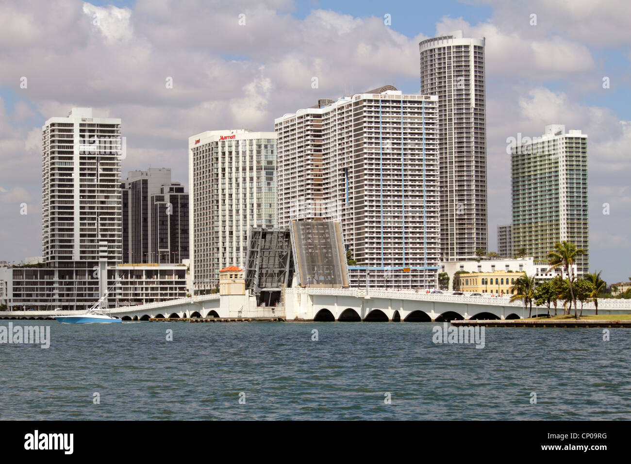 Miami Florida,Biscayne Bay,Omni quartier Skyline,haute élévation,immeubles de condominium,ville Skyline,hôtels,Venetian Causeway,pont-levis,FL120331312 Banque D'Images