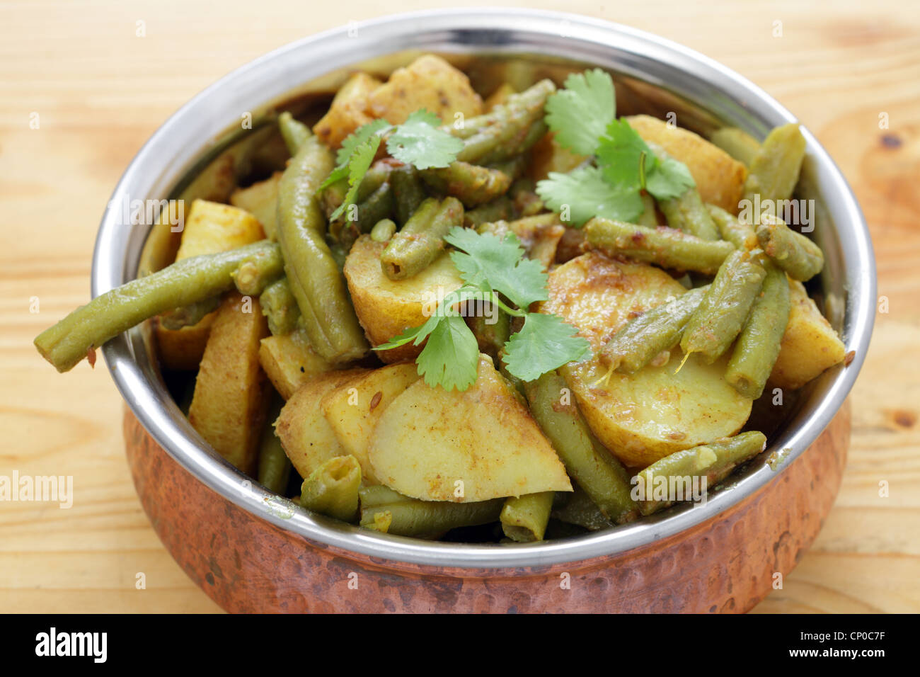 Une pomme de terre et haricots verts curry végétarien Banque D'Images