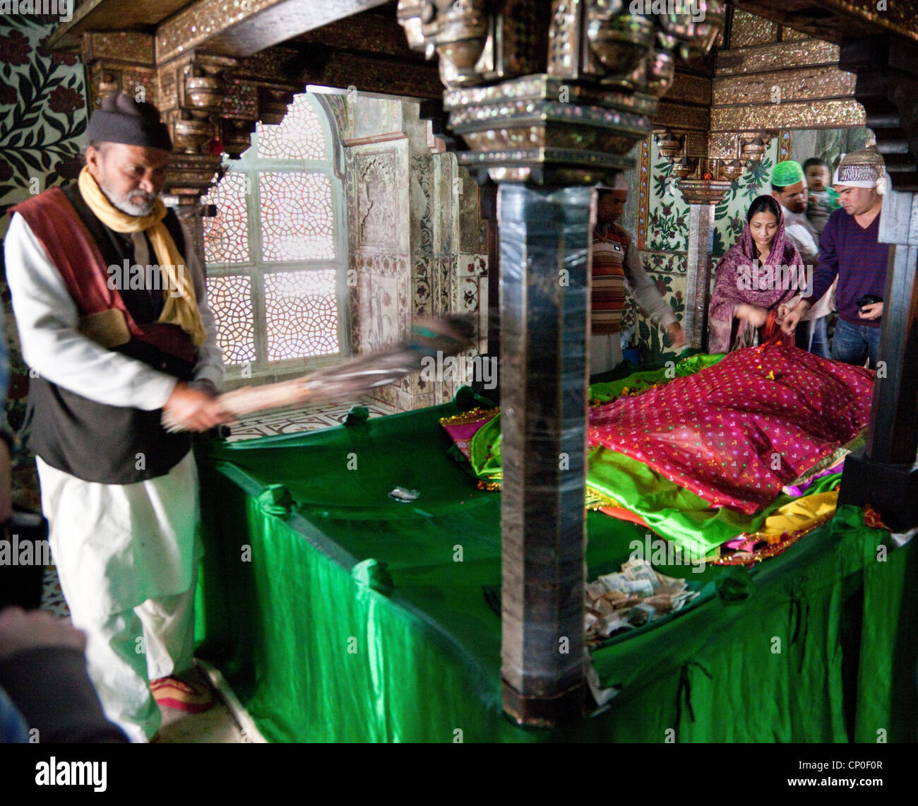 Fatehpur Sikri, l'Inde. Visite de deux mausolée de Salim Chishti. Nos prières sont souvent offerts dans l'espoir de concevoir un enfant. Banque D'Images
