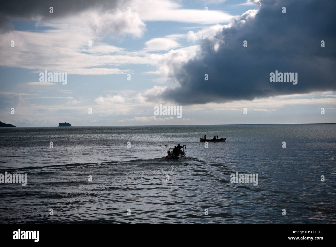 La position des pêcheurs à la mer,tempête à Torbay,bateau de pêche,Devon Paignton Devon,laissant la flotte de pêche de paignton,,pêche côtière torb Banque D'Images