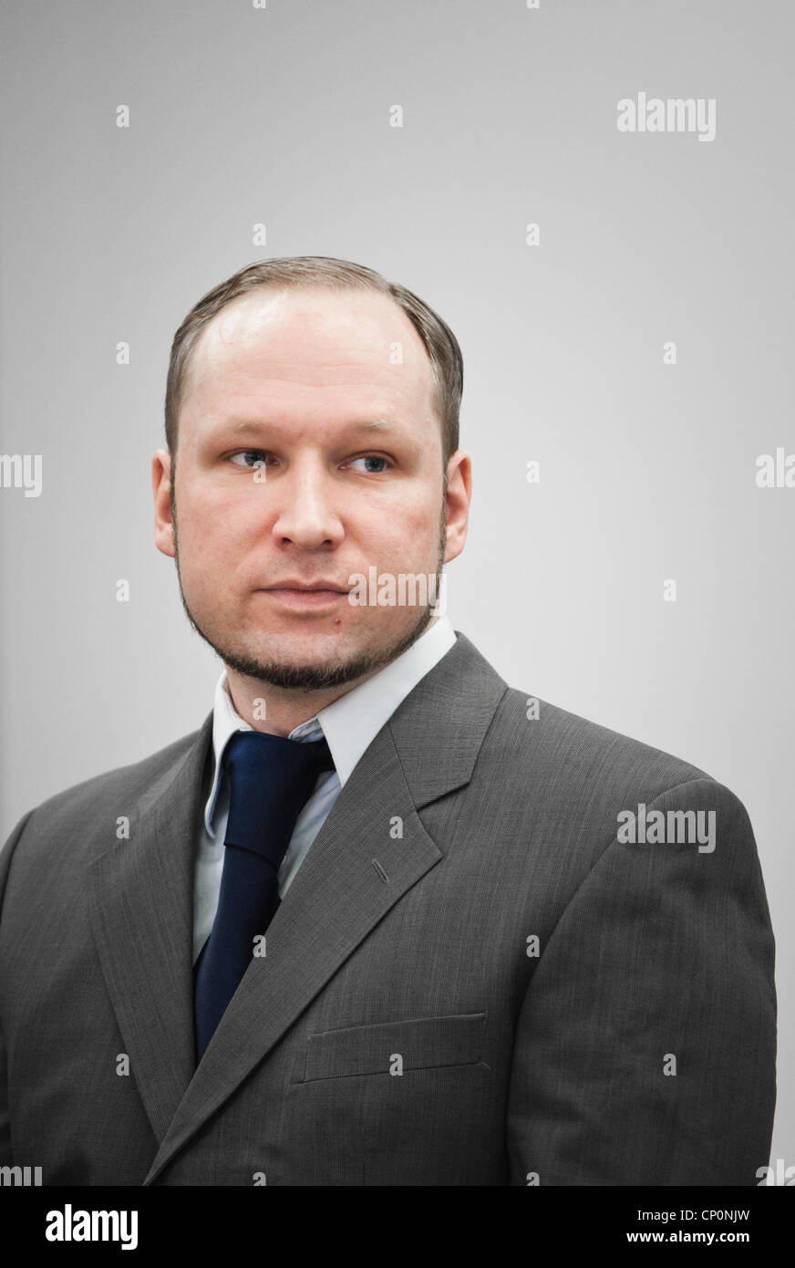 Oslo, Norvège. 27/04/2012. Anders Behring Breivik terroriste apparaît au tribunal au cours de sa trace dans la cour d'Oslo chambre. Banque D'Images