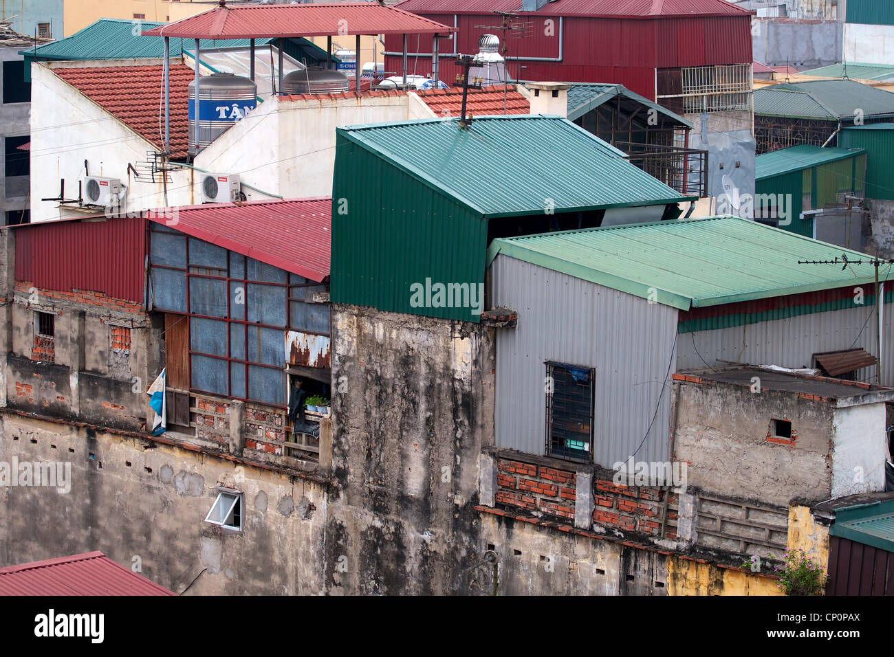 Un ensemble de bâtiments à Hanoi, Vietnam. Banque D'Images