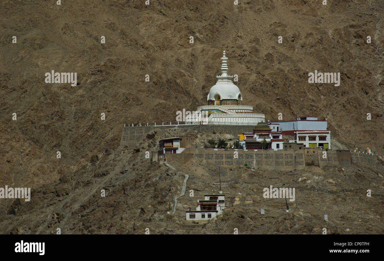 Shanti Stupa à Leh, Jammu-et-Cachemire, l'Inde Banque D'Images