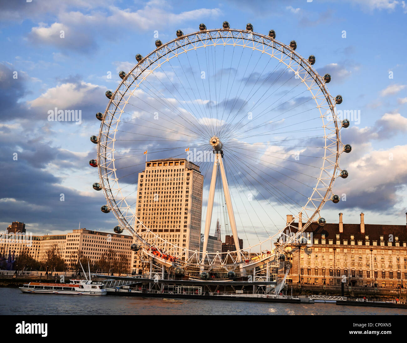 La BA London Eye sur la rive sud de la Tamise, Londres, Angleterre. Banque D'Images