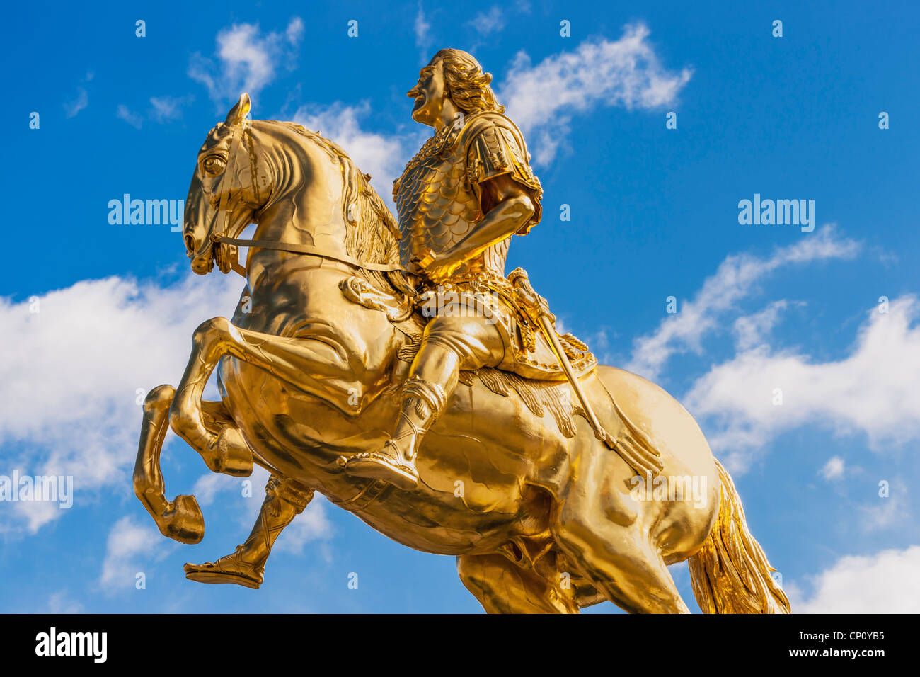 Le Golden Rider est une statue équestre de l'électeur de Saxe et roi de Pologne, Auguste le Fort à Dresde, Saxe, Allemagne. Banque D'Images