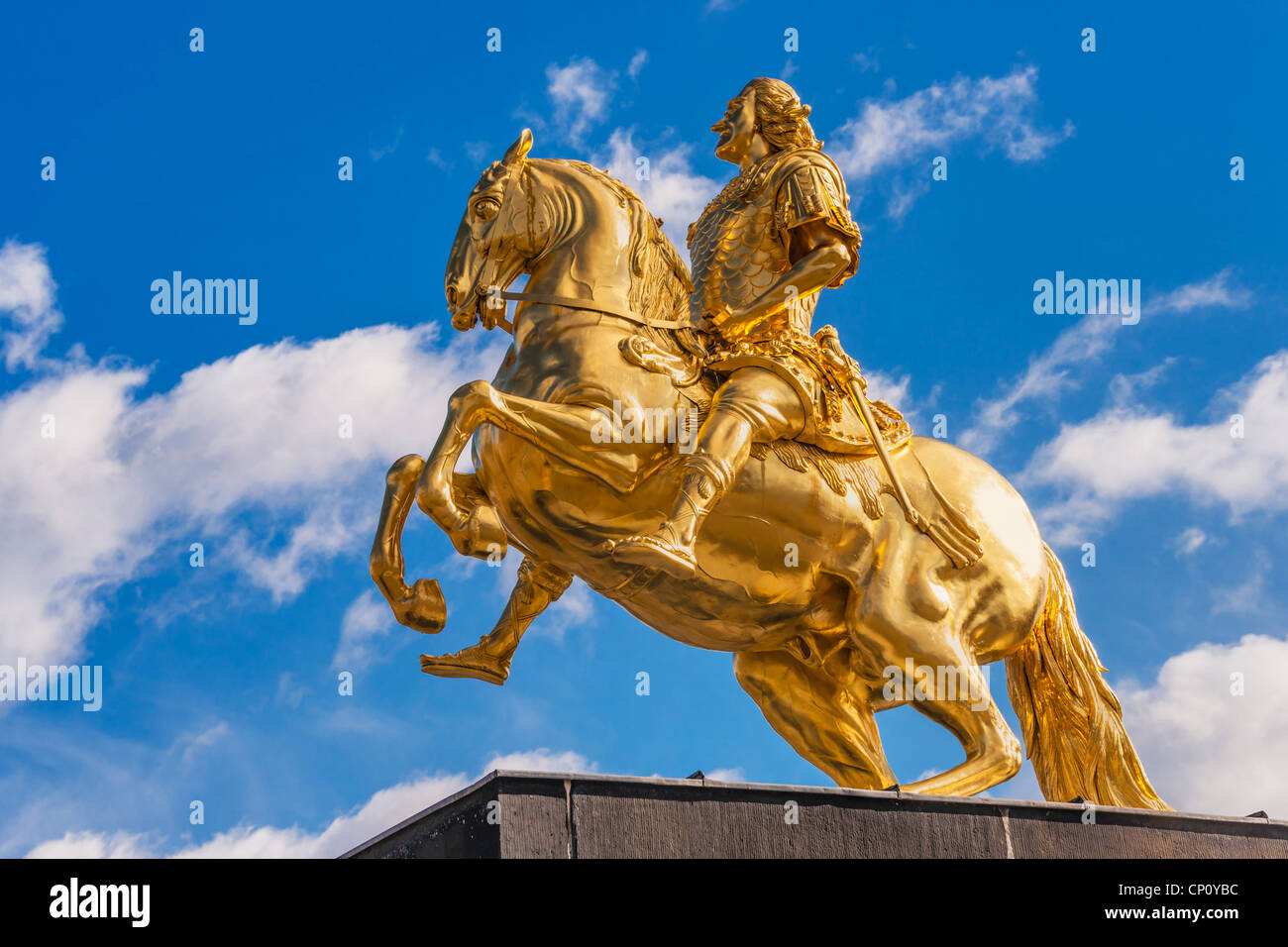 Le Golden Rider est une statue équestre de l'électeur de Saxe et roi de Pologne, Auguste le Fort à Dresde, Saxe, Allemagne. Banque D'Images