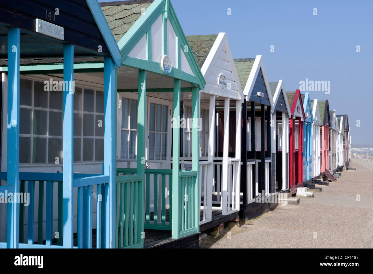 Rangée de cabines colorées sur Southwold Beach sur la côte du Suffolk Banque D'Images