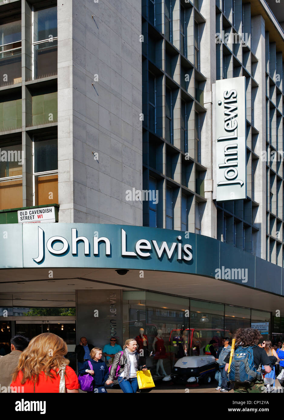 John Lewis Department Store, Shoppers, Oxford Street, Londres, Angleterre, Royaume-Uni, Europe Banque D'Images