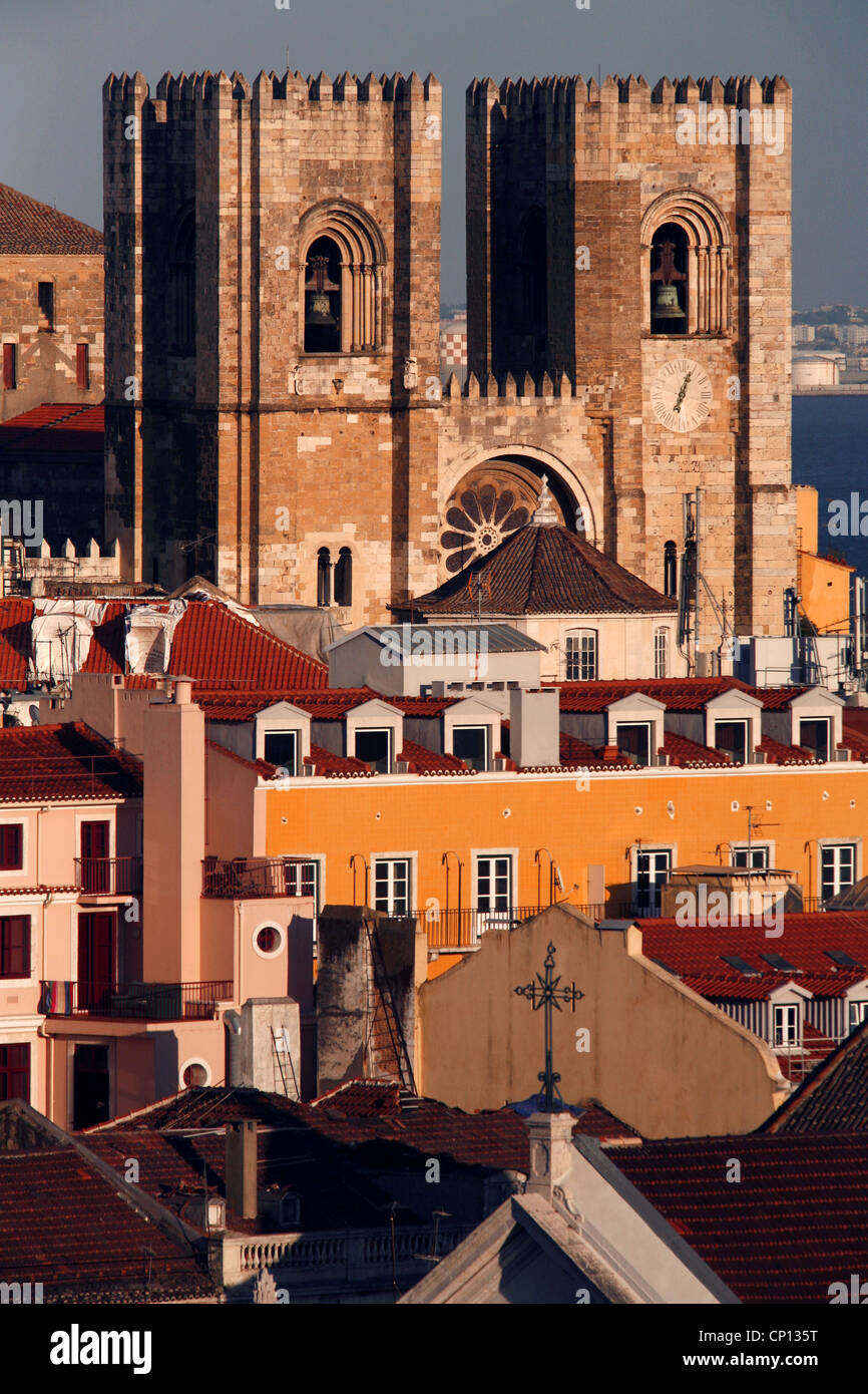 La cathédrale Sé de Lisboa vu de Elevador de Santa Justa, Lisbonne, Portugal Banque D'Images
