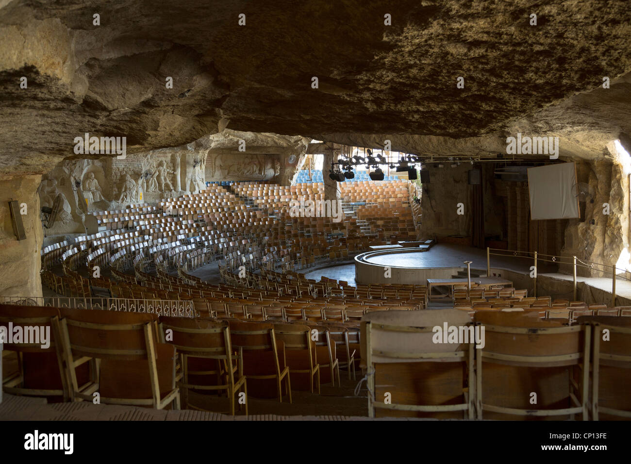 Cave maintenant utilisé pour les réunions et événements spirituels, .St Simon the tanner, monastère de Muqattam, Le Caire, Egypte Banque D'Images