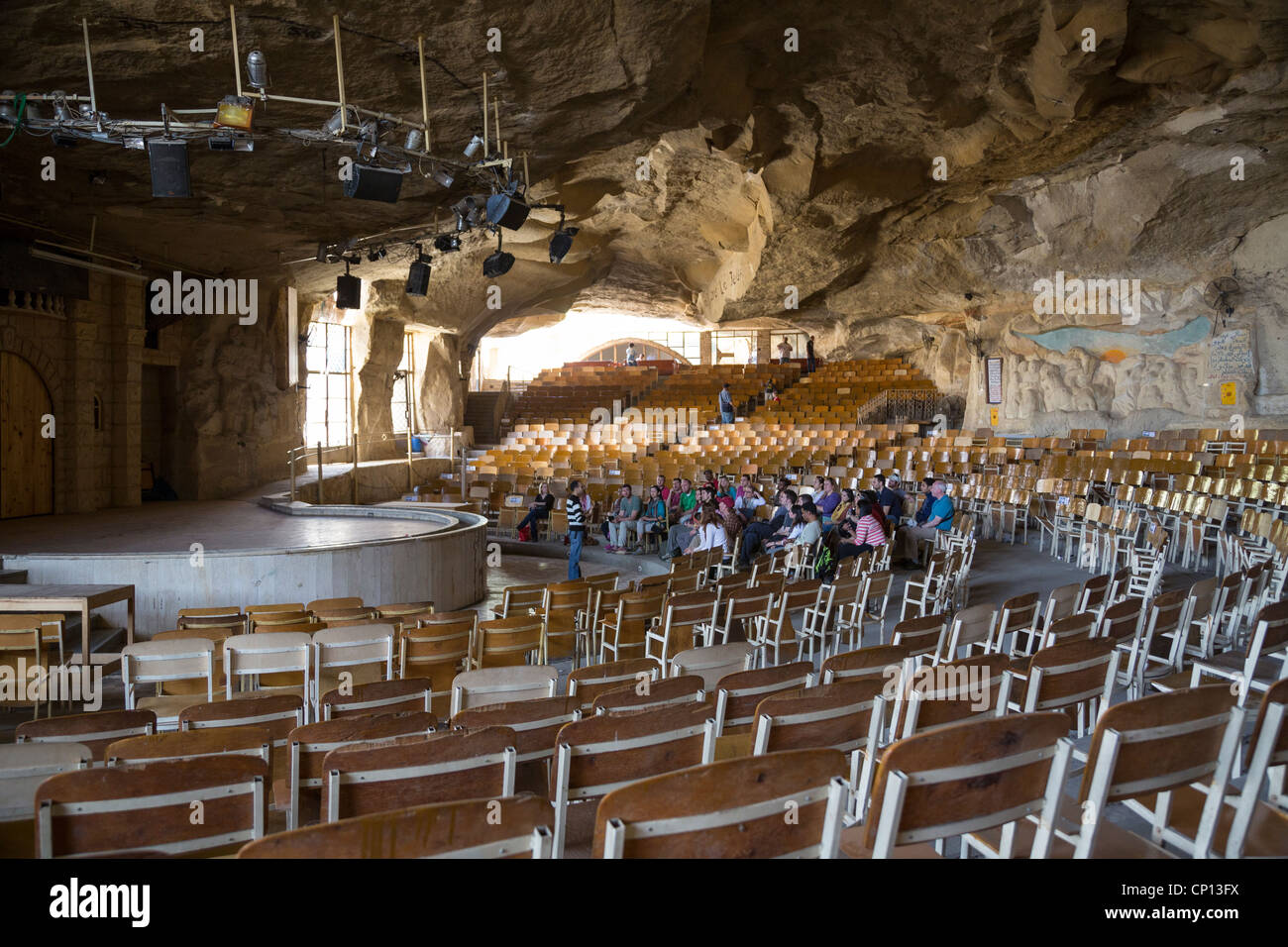 Cave maintenant utilisé pour les réunions et événements spirituels, .St Simon the tanner, monastère de Muqattam, Le Caire, Egypte Banque D'Images