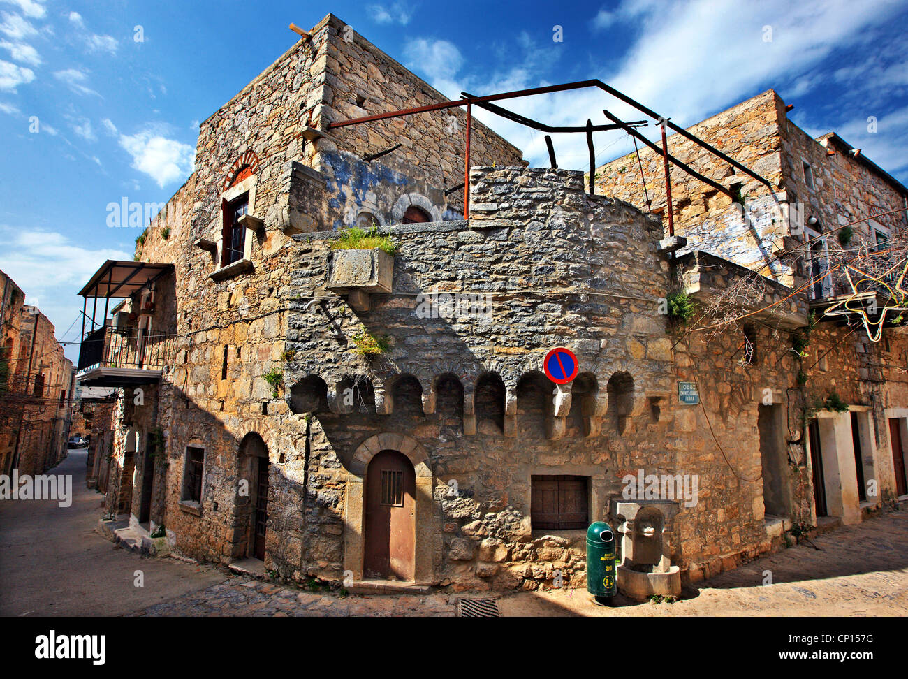 Allée magnifique dans le village médiéval de Mesta, une des plus belles 'astichochoria' ('mastic villages'), Chios, Grèce. Banque D'Images