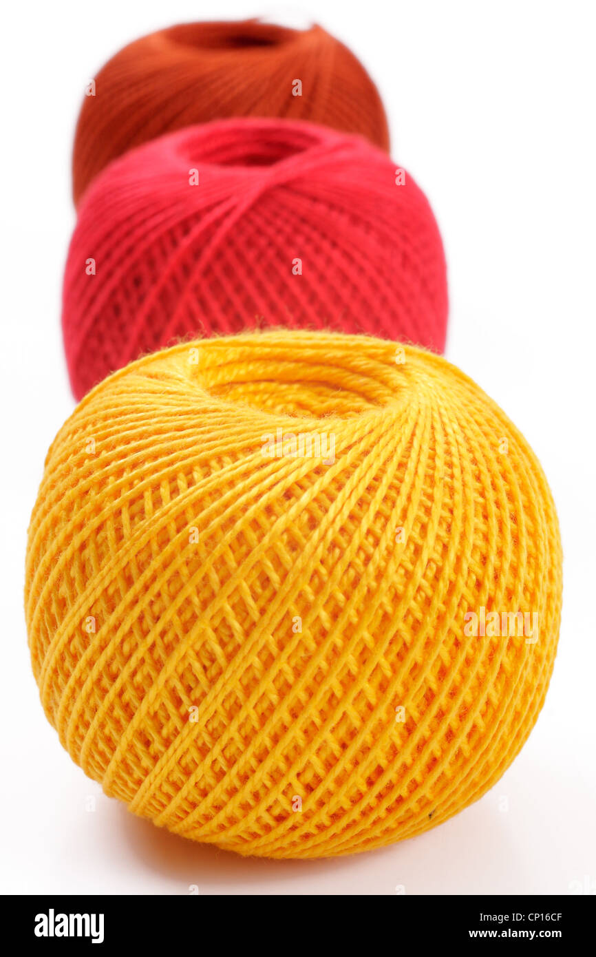 La laine pour crochet sur un fond blanc, studio foto Banque D'Images