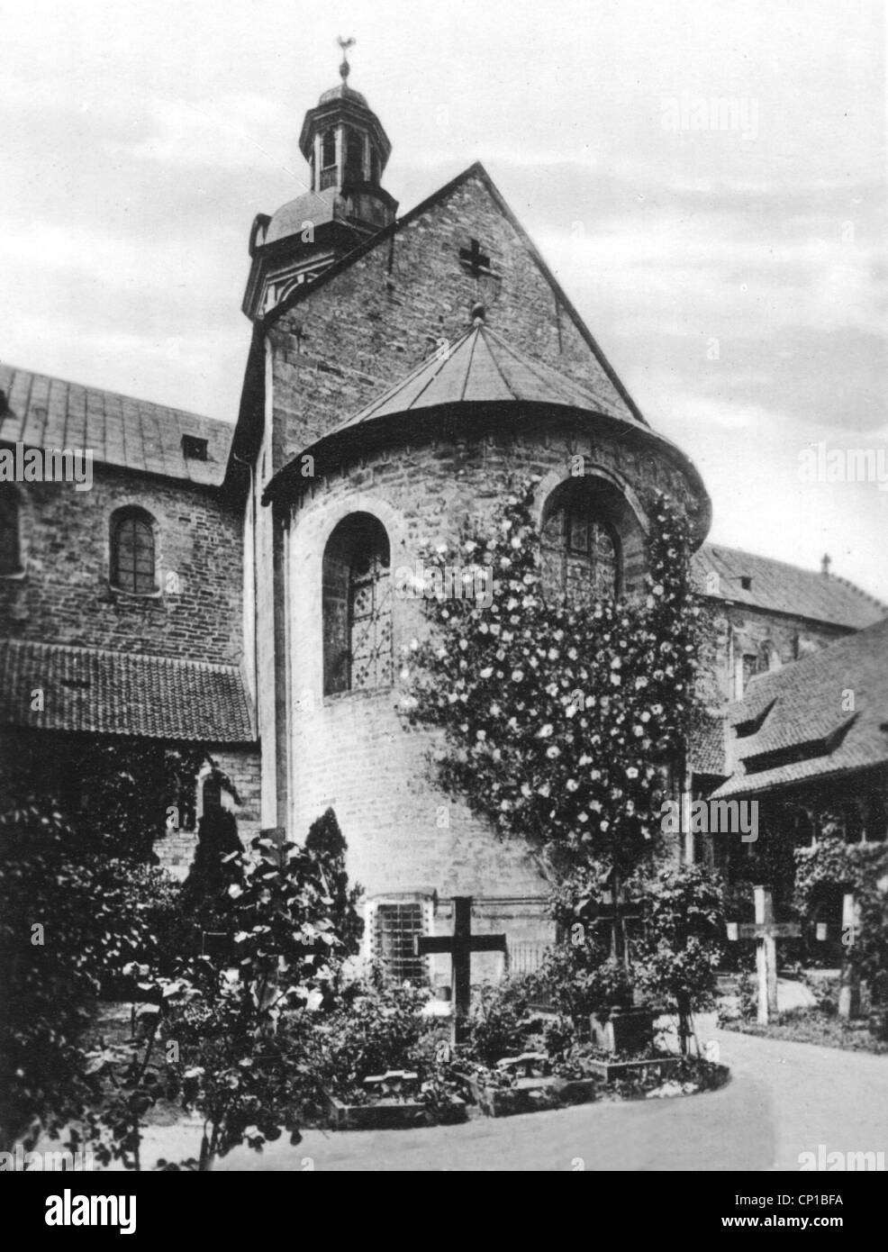 Géographie / Voyage, Allemagne, Hildesheim, cathédrale, chapelle tombeau, mur extérieur avec roseraie vieux de 1000 ans, vers 1900, droits supplémentaires-Clearences-non disponible Banque D'Images