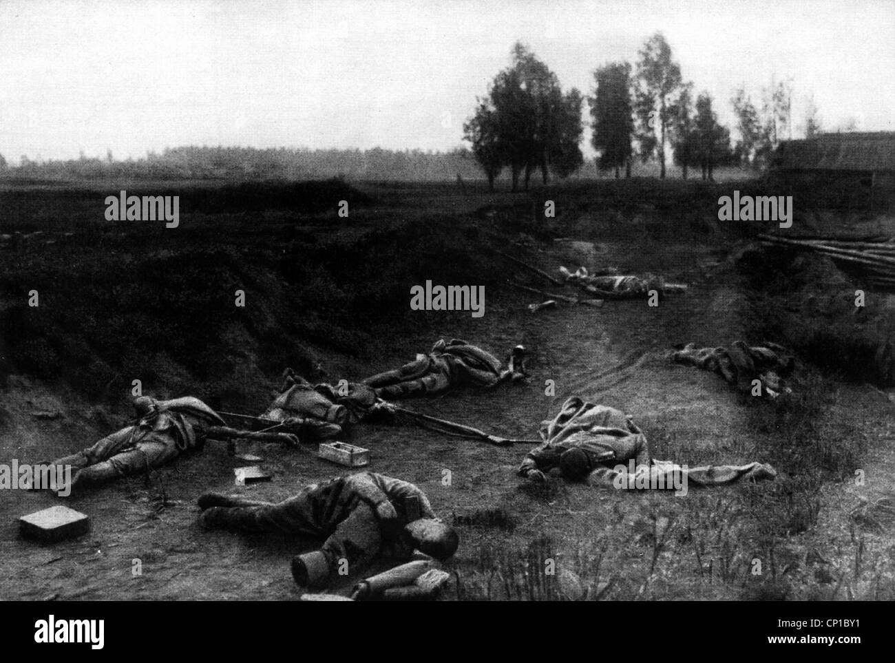 Evénements, première Guerre mondiale / première Guerre mondiale, Front de l'est, soldats russes morts près de Riga, Lettonie, 4.9.1917, droits supplémentaires-Clearences-non disponible Banque D'Images