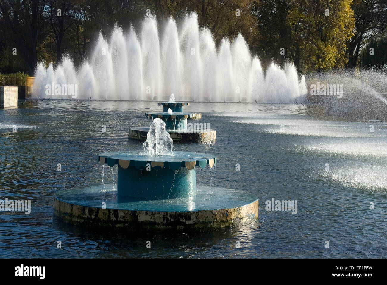 L'eau des fontaines dans Battersea Park Banque D'Images