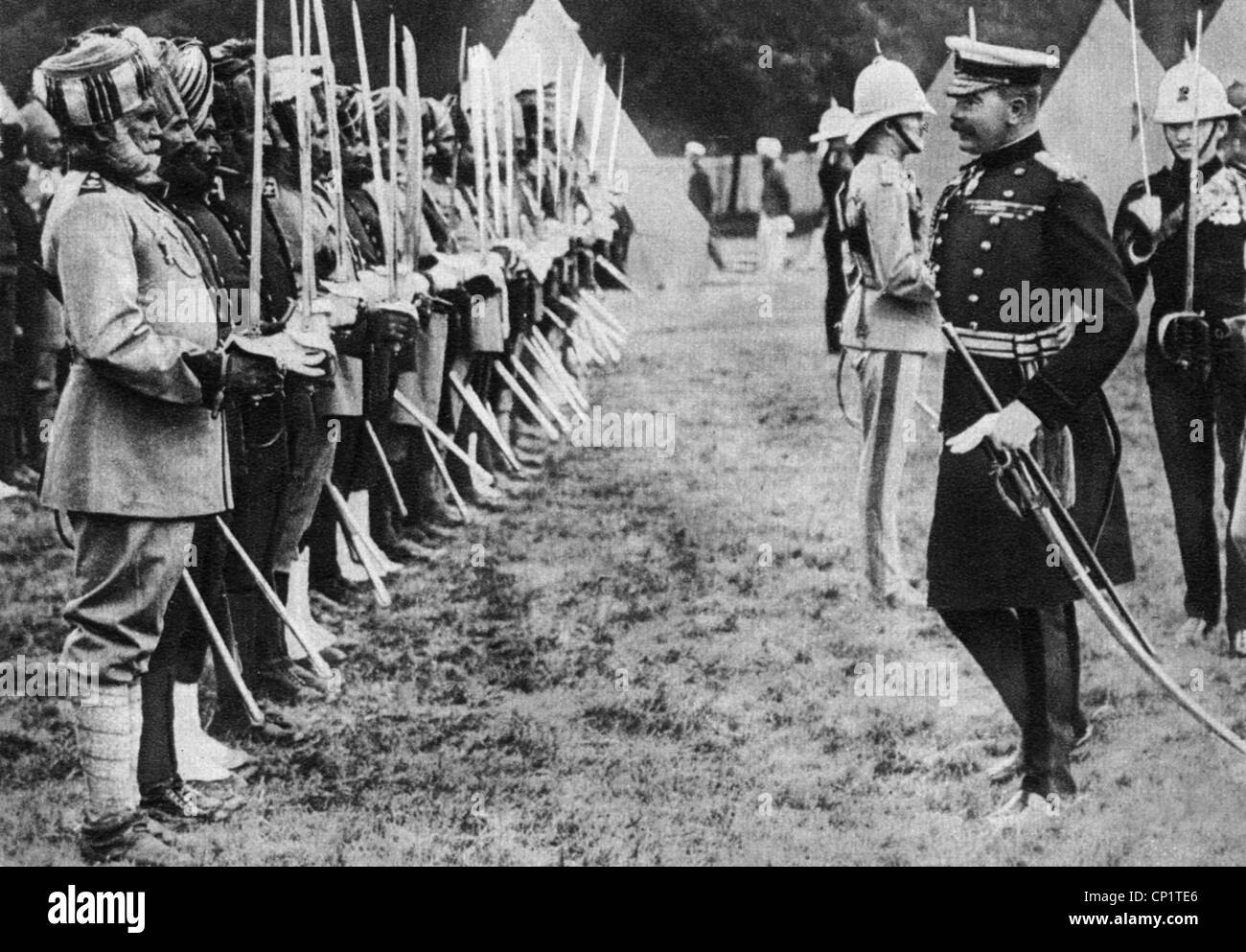 Kitchener, Horatio, 24.6.1850 - 5.6.1916, le général britannique, Ministre de la guerre - 5.8.1914 5.6.1916, l'inspection des troupes indiennes, 1914, Banque D'Images