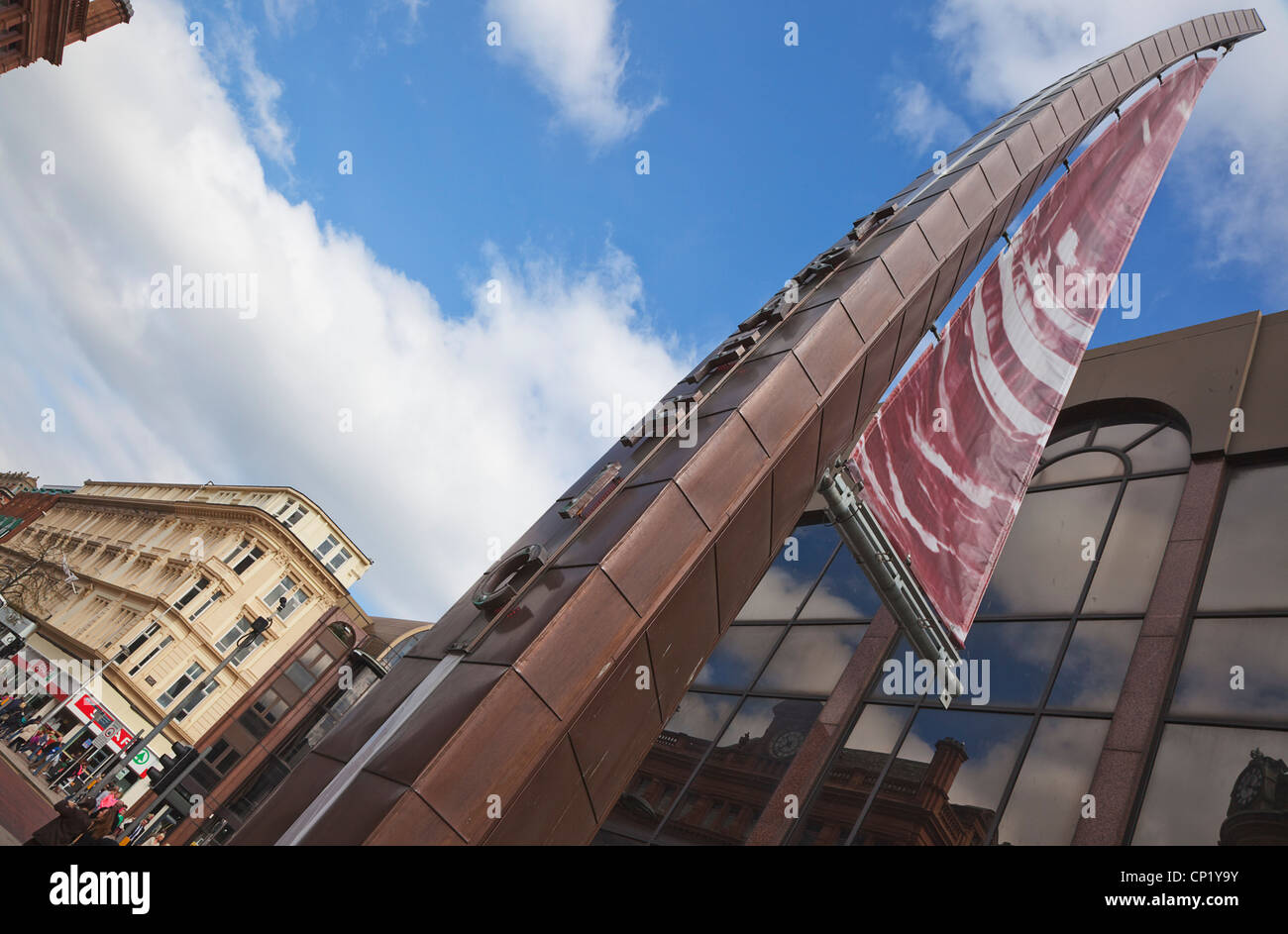 L'Irlande du Nord, Belfast, d'Art Moderne sur Donegall Place la célébration de la construction de navires de la White Star Line à Belfast par H&W. Banque D'Images