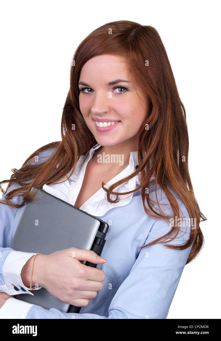 College girl portant un ordinateur portable avec un sourire mignon sur fond blanc Banque D'Images