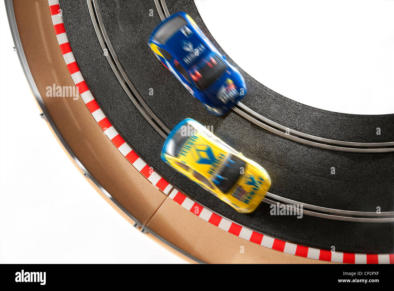 Piste De Course Électrique Double Voie Atlasonix – 4 Voitures Lumineuses, Compteur Tours, 2 Télécommandes – Idéal 5-12 Ans