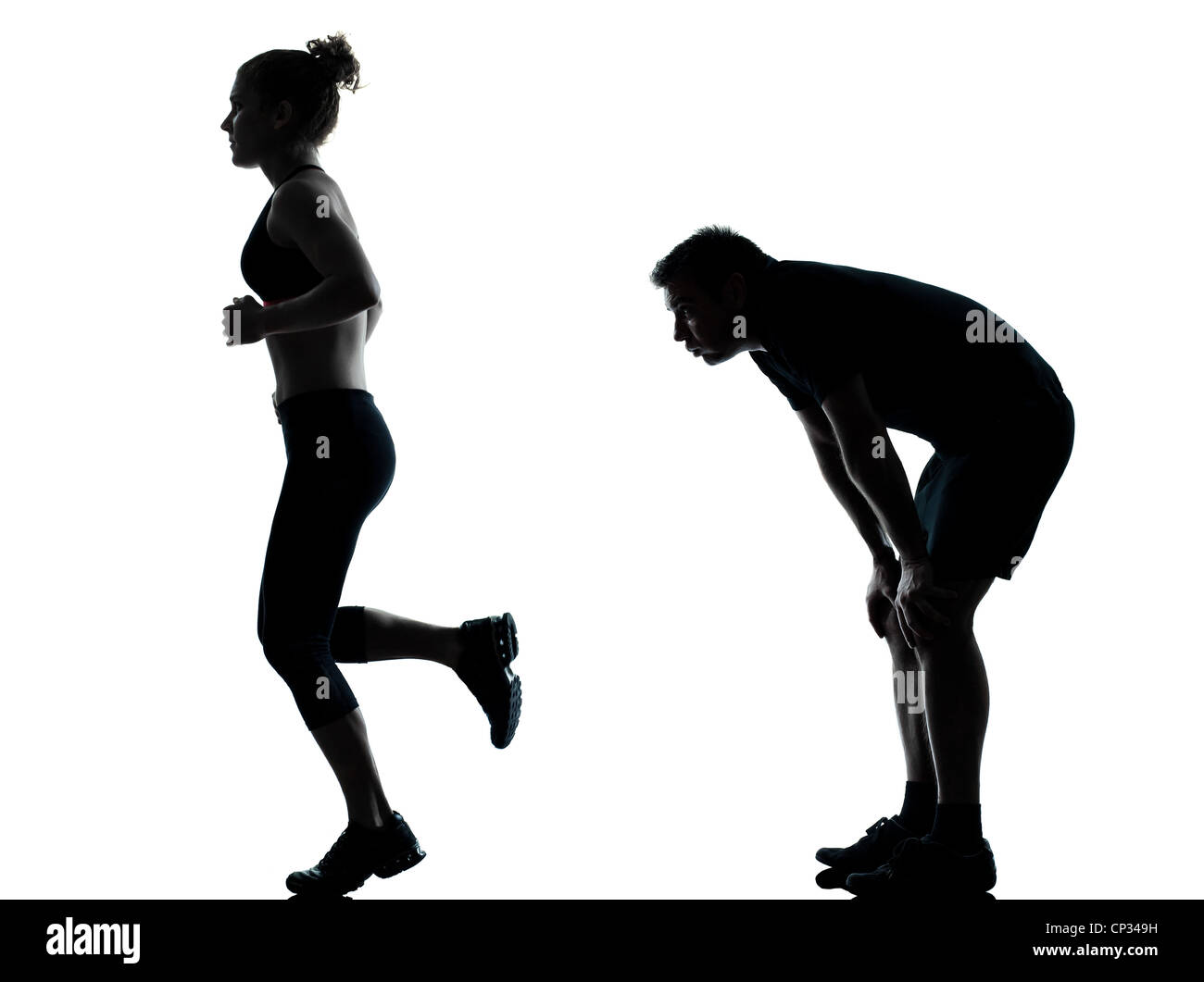 Un homme femme couple exercising workout posture physique aérobie silhouette pleine longueur sur studio isolé sur fond blanc Banque D'Images