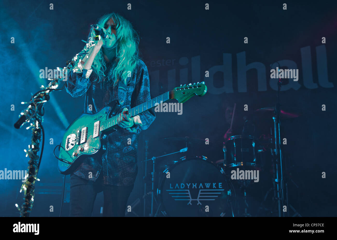 La nouvelle zelande singer & compositeur Ladyhawke à Guildhall Gloucesters Banque D'Images