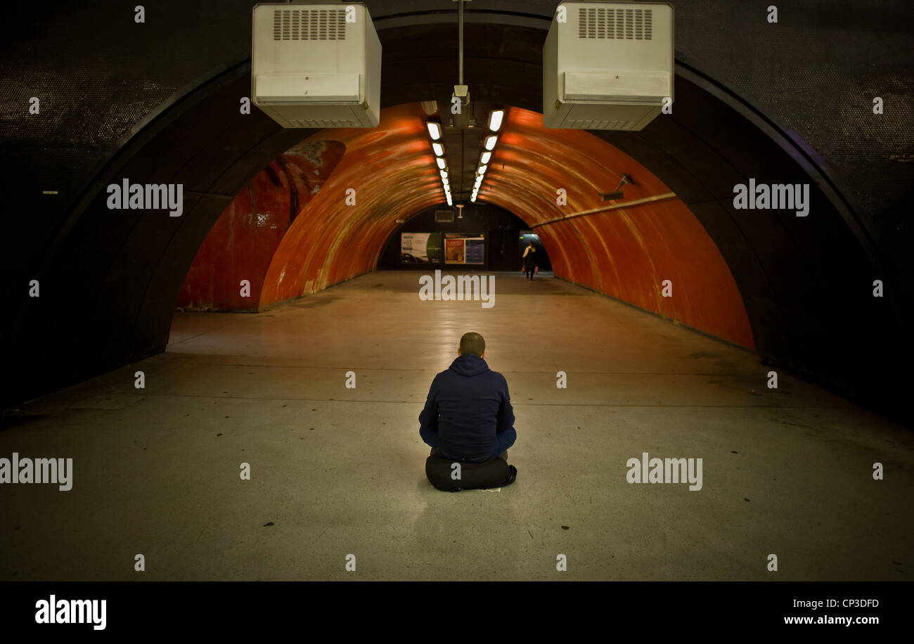 L'enfer en France, les pauvres des couloirs du RER (train, vitesse) Banque D'Images