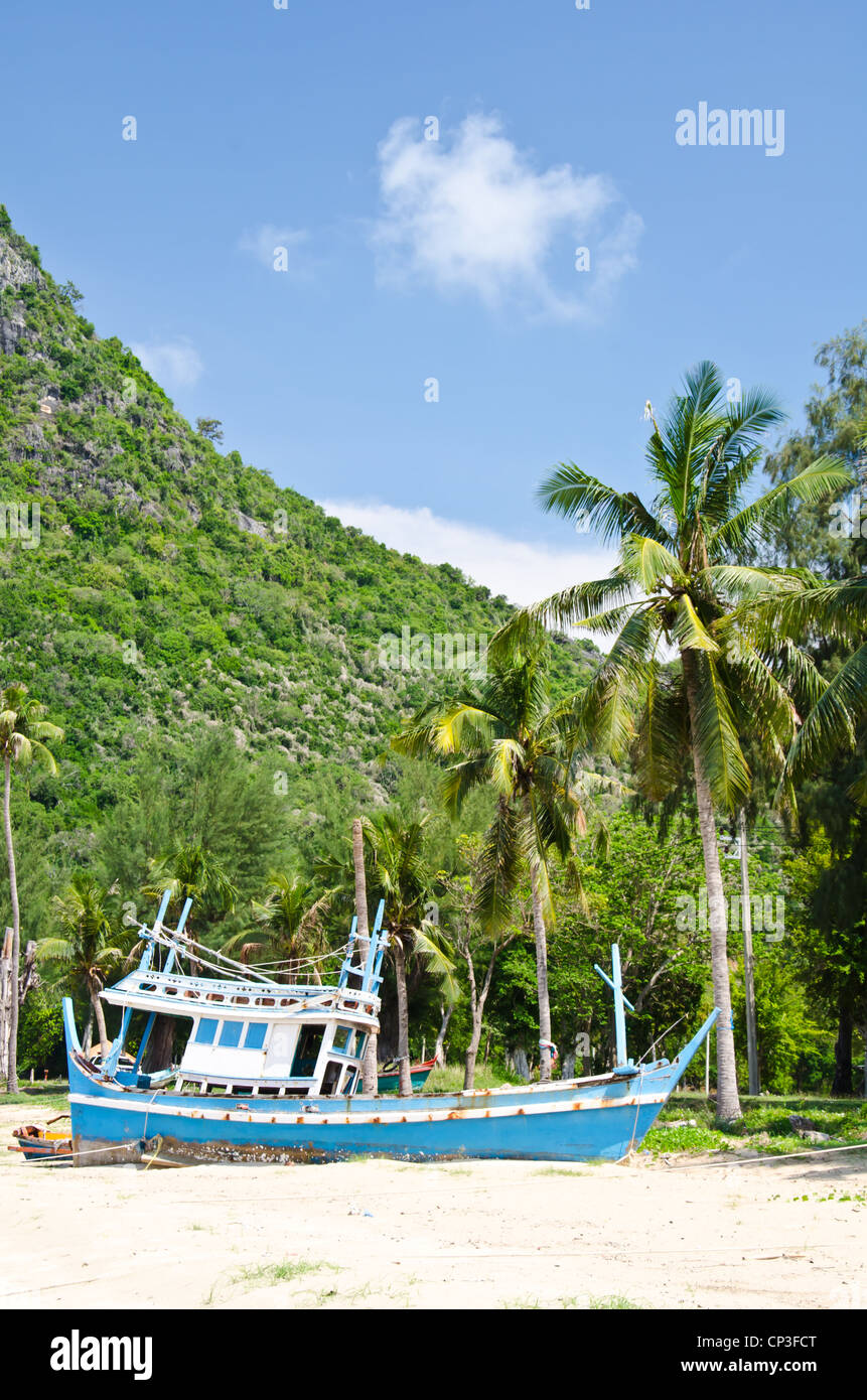 Des bateaux de pêche à la Golfe de Manao, province de Prachuap Khiri Khan en Thaïlande. Banque D'Images