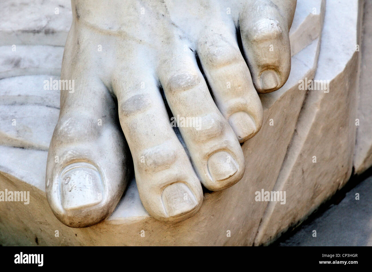 Les orteils du pied gauche de David, une réplique de la statue de Michel-Ange à Saint Augustine, en Floride. Banque D'Images