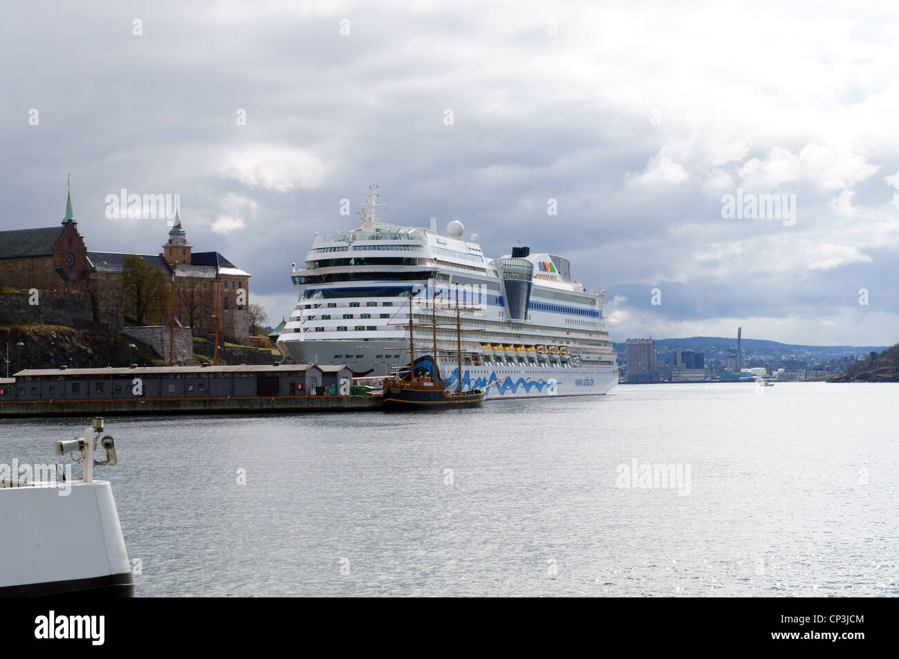 Bateau de croisière Aida Sol ancré dans le port d'Oslo, Norvège Banque D'Images