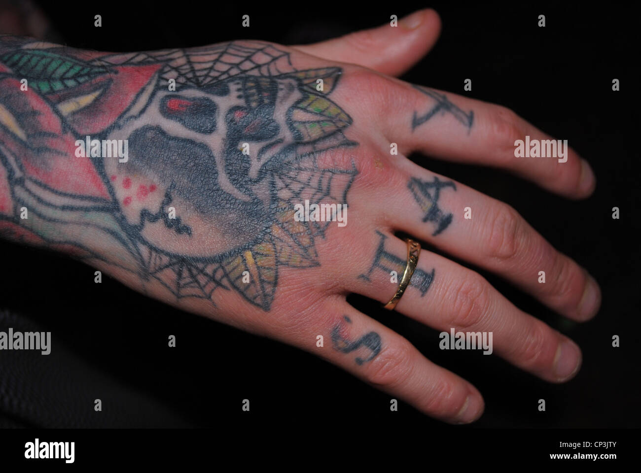 Les tatouages de main et de doigts Banque D'Images