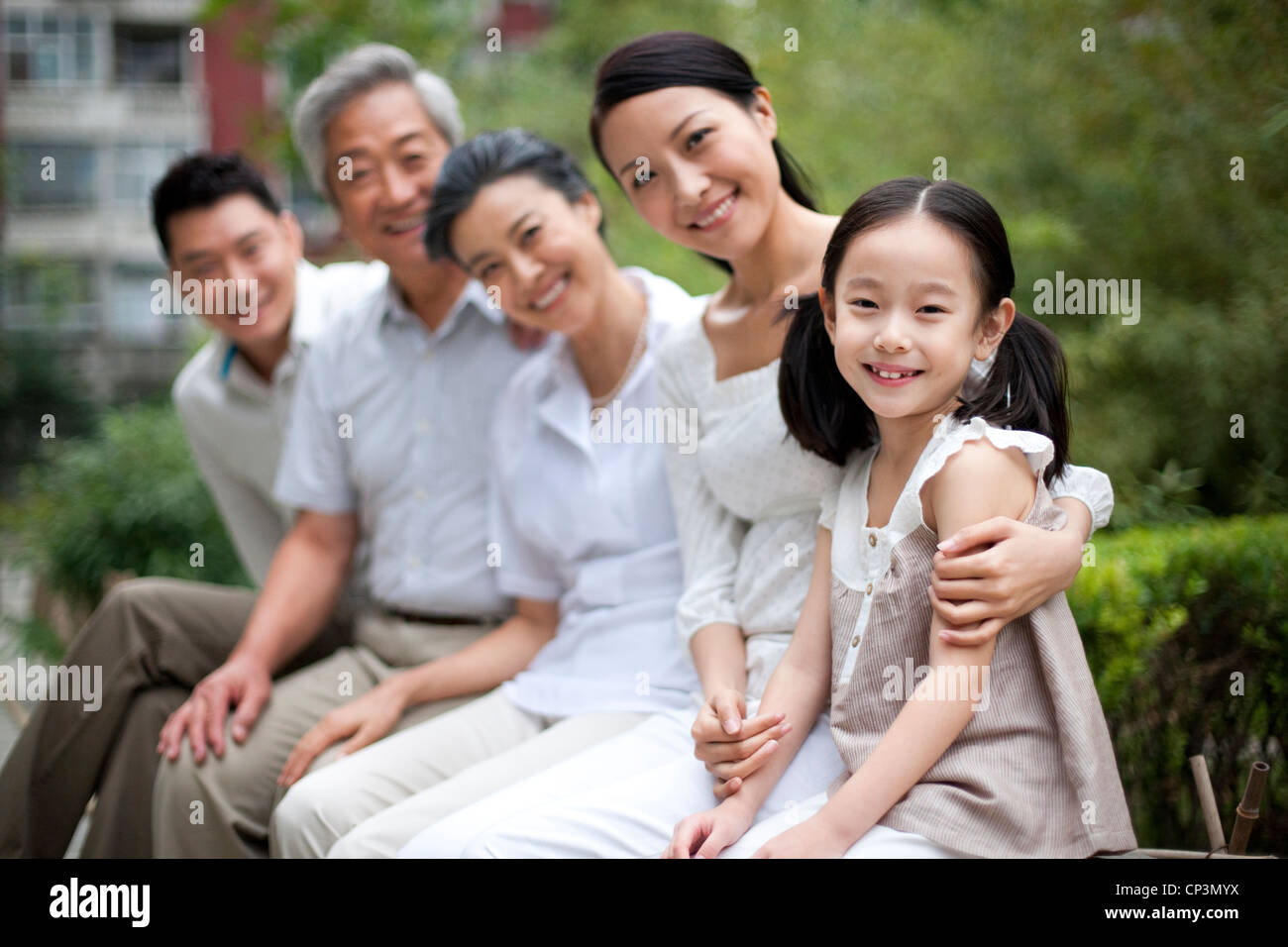 Famille chinoise avec les grands-parents dans un parc Banque D'Images