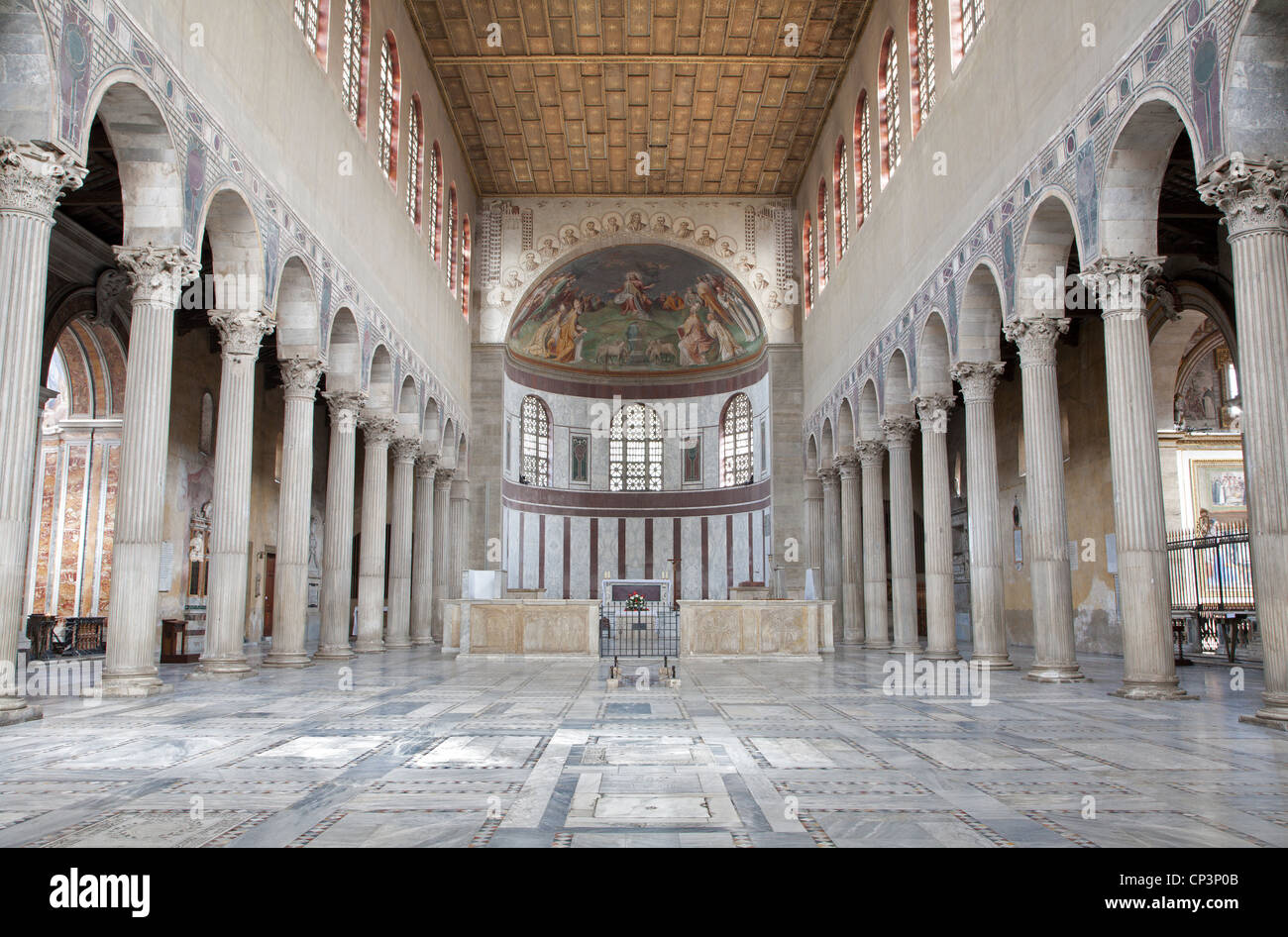 Rome - l'intérieur de l'église Santa Sabina Banque D'Images