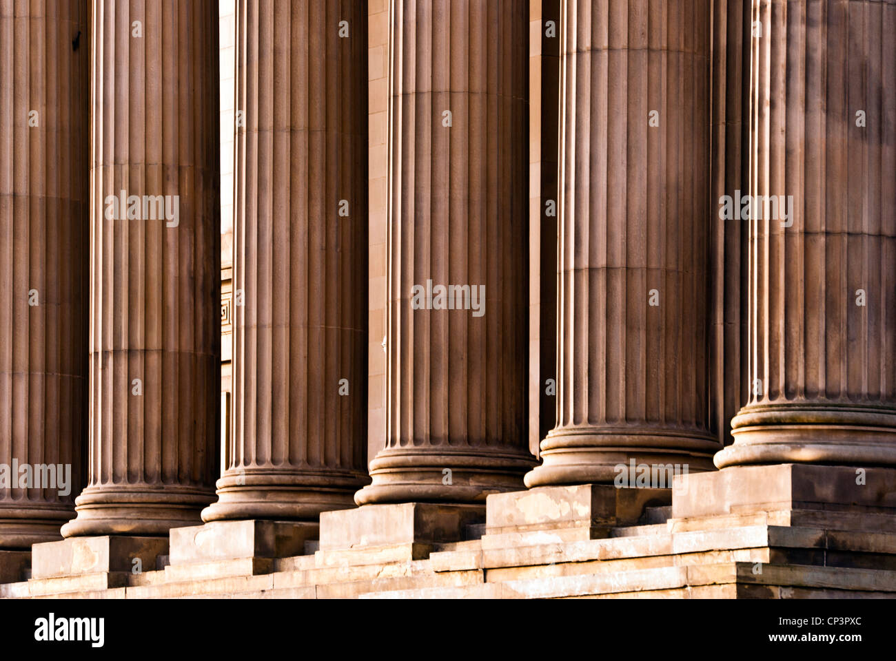 Colonnes de St Georges Hall, Liverpool, Angleterre, Royaume-Uni Banque D'Images