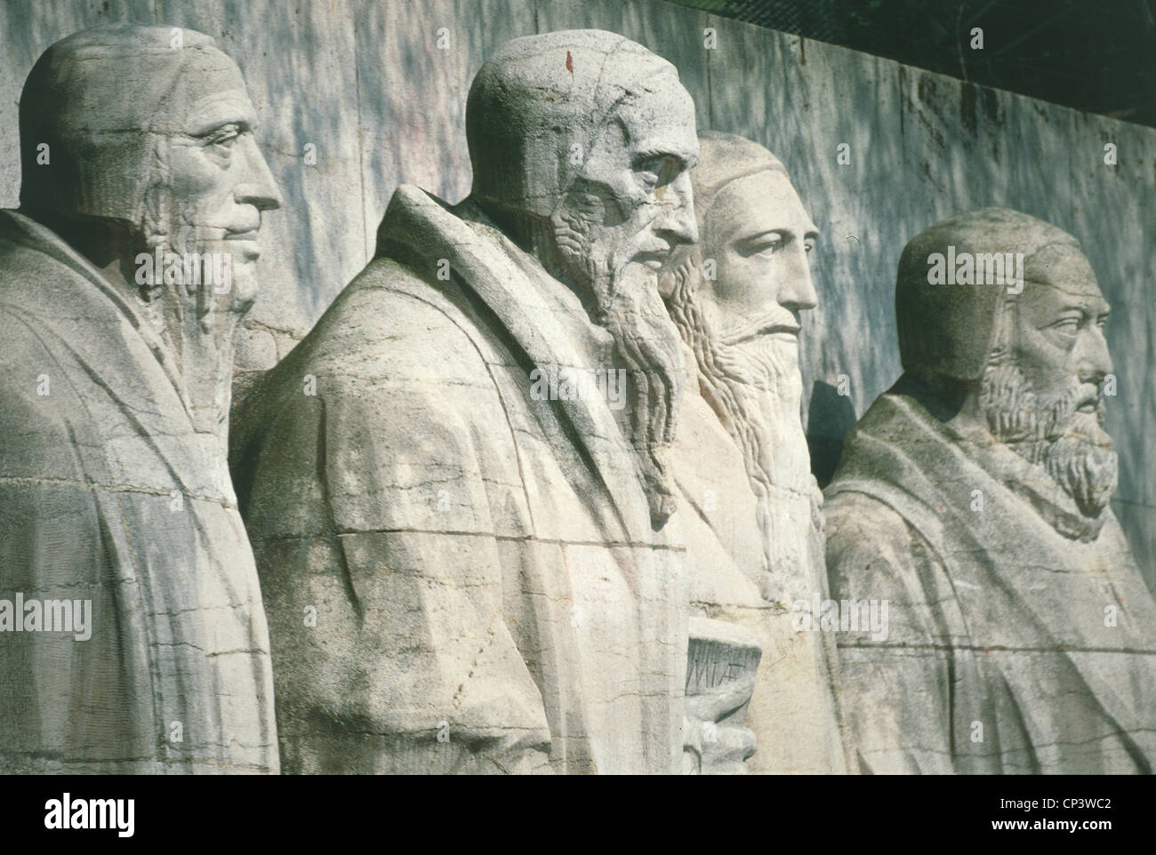 Suisse - Genève - Le mur des Réformateurs. Plus précisément, des statues de  Guillaume Farel, Jean Calvin, Théodore de Bèze et John Knox Photo Stock -  Alamy