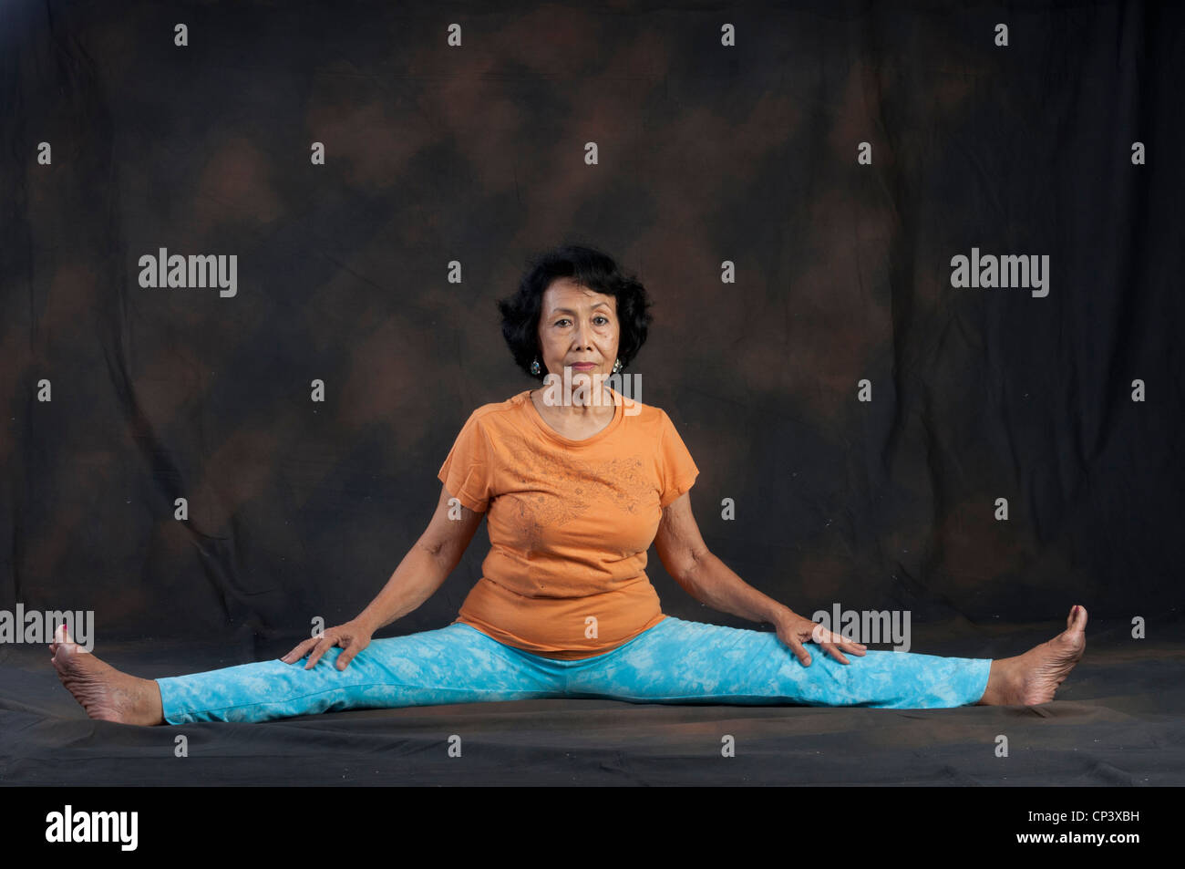 Asian Woman Yoga Banque D'Images