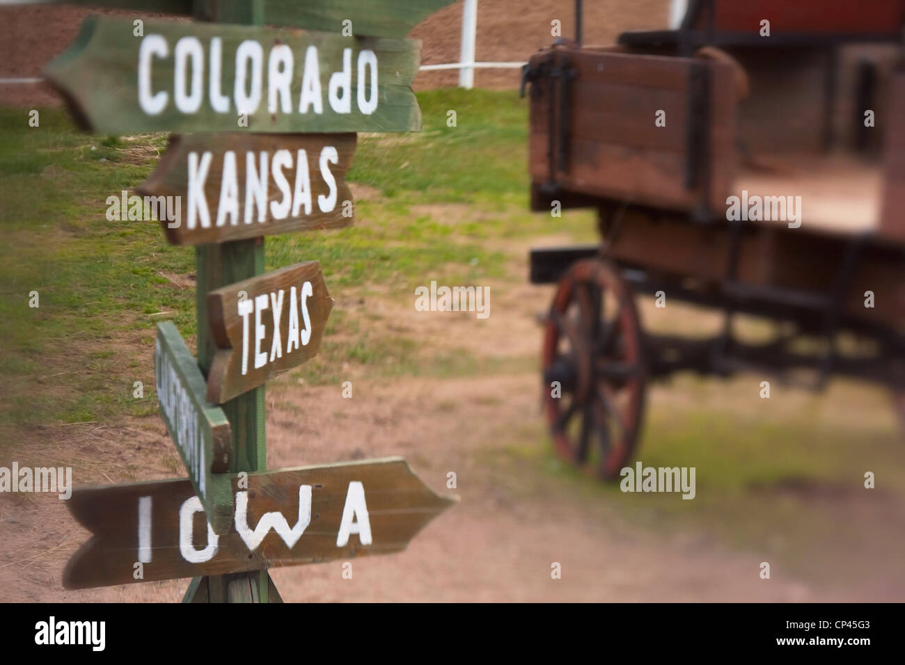 Signe de pointage Colorado Iowa Kansas Texas sur un post Banque D'Images