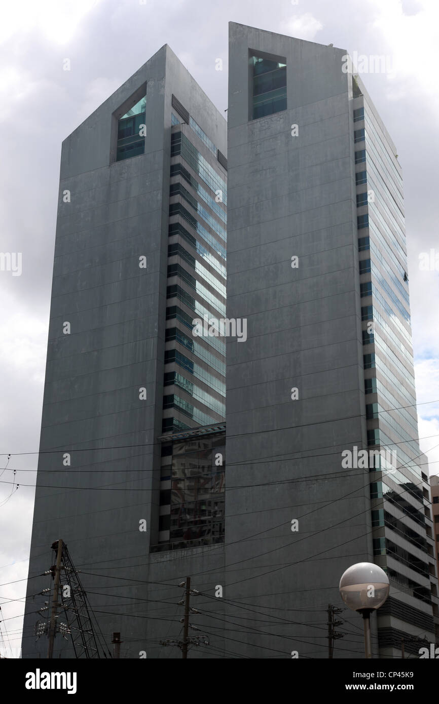 C'est une photo d'un bâtiment ou d'affaires, dans un quartier financier ou de la ville. C'est vue avec une perspective. C'est jour de travail Sun Banque D'Images C'est une photo d'un bâtiment ou d'affaires, dans un quartier financier ou de la ville. C'est vue avec une perspective. C'est jour de travail Sun Banque D'Images