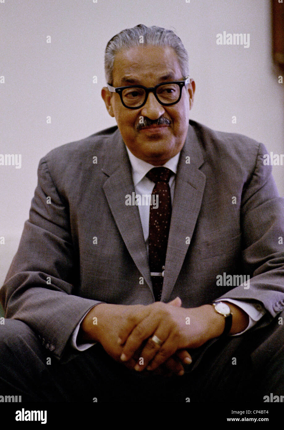 Thurgood Marshall (1908-1993), le 13 juin 1967,la journée le président Johnson a présenté sa candidature à la Cour suprême. Lorsqu'ils sont confirmés dans Banque D'Images